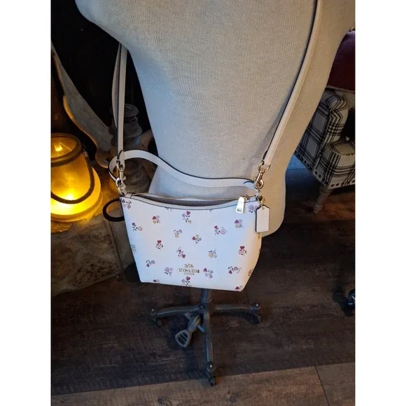 NWT Coach CW392 Zip Top Shoulder Bag Crossbody W/ Heart Print In Chalk - Picture 12 of 15